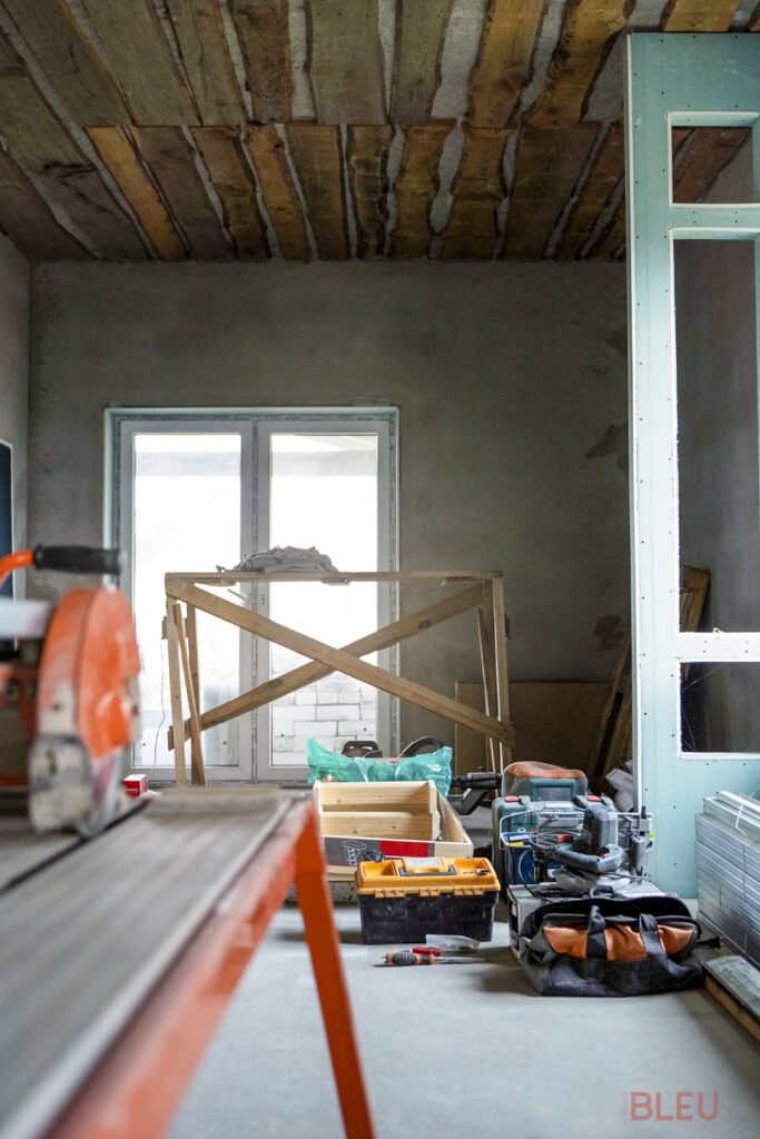 découvrez nos conseils essentiels pour réussir la rénovation de votre appartement et transformer votre espace en un lieu moderne, confortable et à votre image.