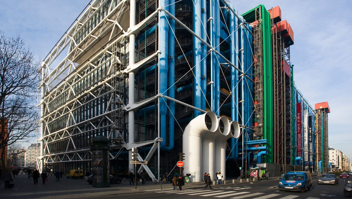 découvrez les travaux en cours au centre pompidou, la réinstallation de la bibliothèque pour un accès amélioré et un espace modernisé au service des visiteurs.