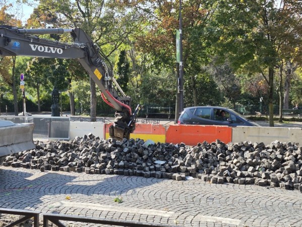 les travaux sur la place denfert-rochereau sont encore incertains et pourraient débuter en 2025. suivez les mises à jour pour plus d'informations.