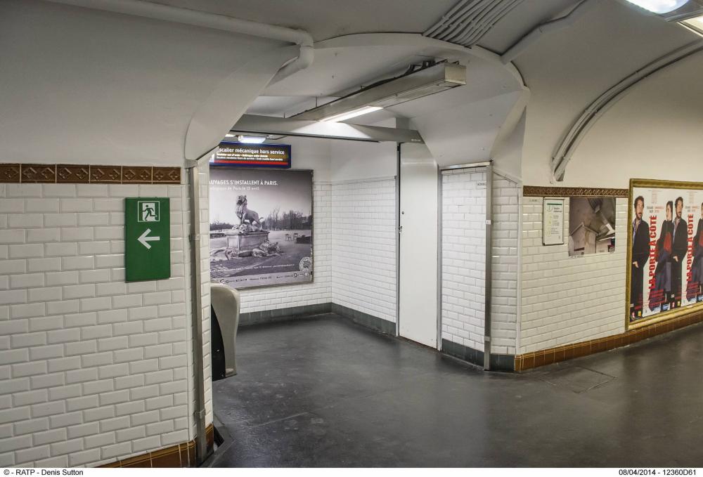 découvrez les causes et les solutions aux infiltrations d’eau dans le métro parisien, un enjeu majeur pour la sécurité et le confort des voyageurs.