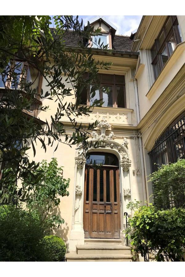 découvrez comment montmartre retrouve son éclat, redonnant vie à ses rues emblématiques et à son ambiance artistique unique.
