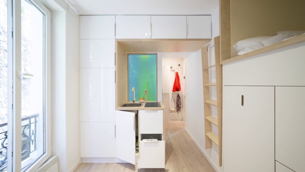 optimisez votre espace à paris avec lucas entreprise, spécialiste en solutions d'aménagement sur mesure pour votre intérieur et votre bureau.