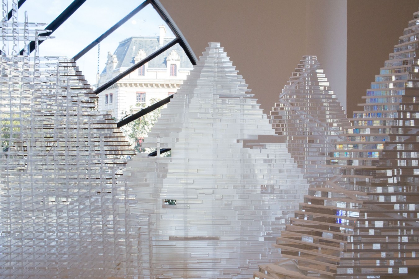découvrez une expérience unique au sommet de la tour triangle à paris, avec une vue panoramique exceptionnelle et des moments inoubliables au cœur de la ville lumière.