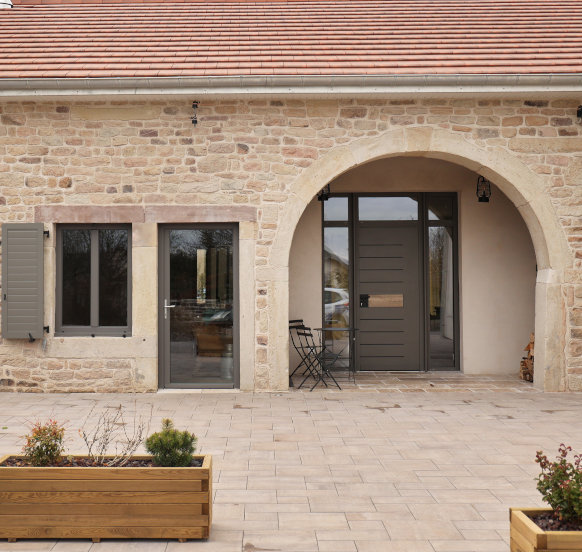 expert en rénovation à paris, notre menuiserie spécialisée transforme vos espaces avec savoir-faire et qualité. faites confiance à nos artisans pour vos projets sur mesure.
