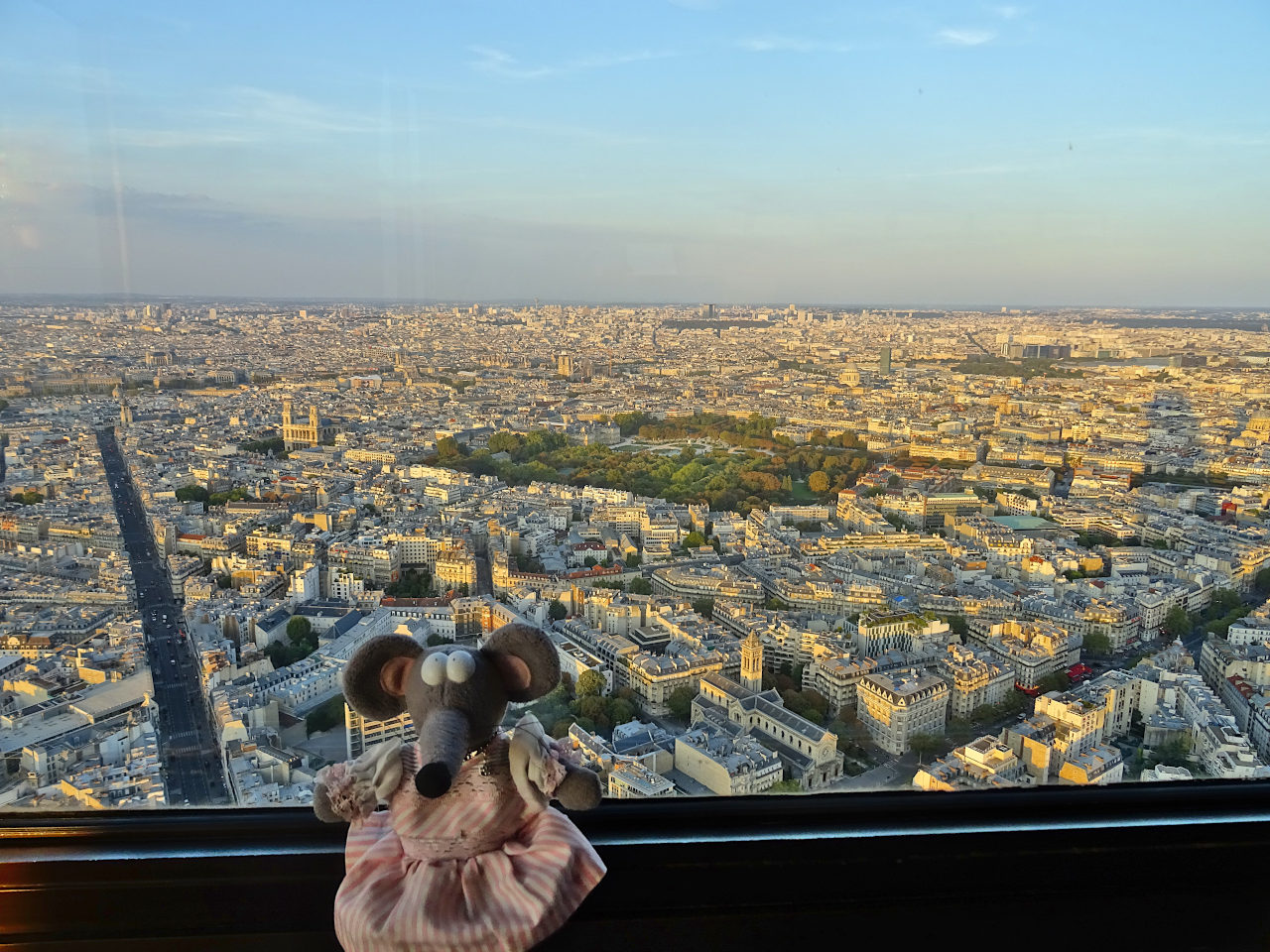 découvrez les nouveaux projets et innovations de la tour montparnasse, symbole emblématique de paris, et explorez ses sommets rénovés et ses perspectives inédites.